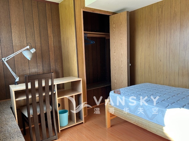 250828164956_Room D 床衣櫃書桌.jpg